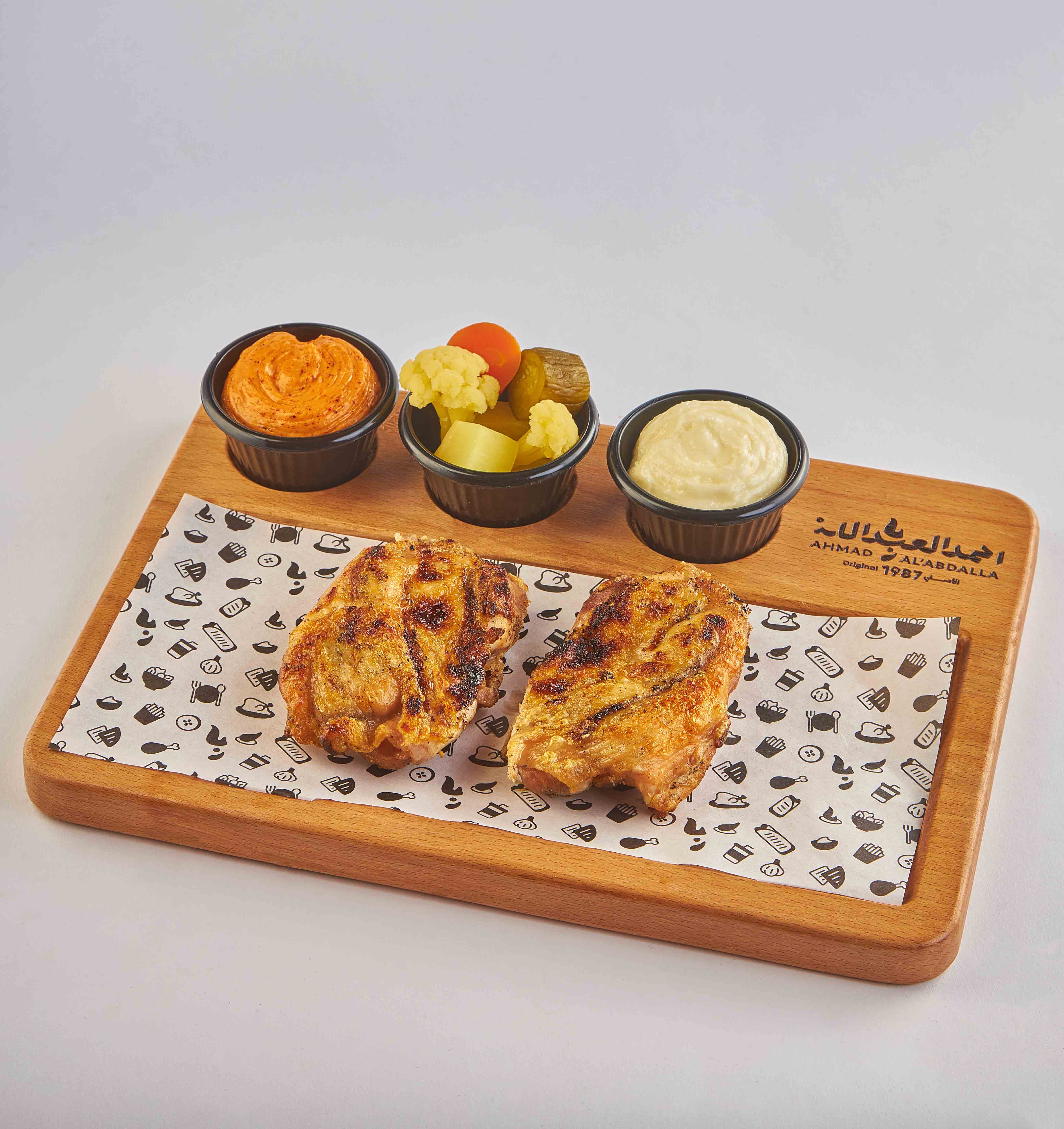 نص فروج مسحب أوراك مشوي على الفحم